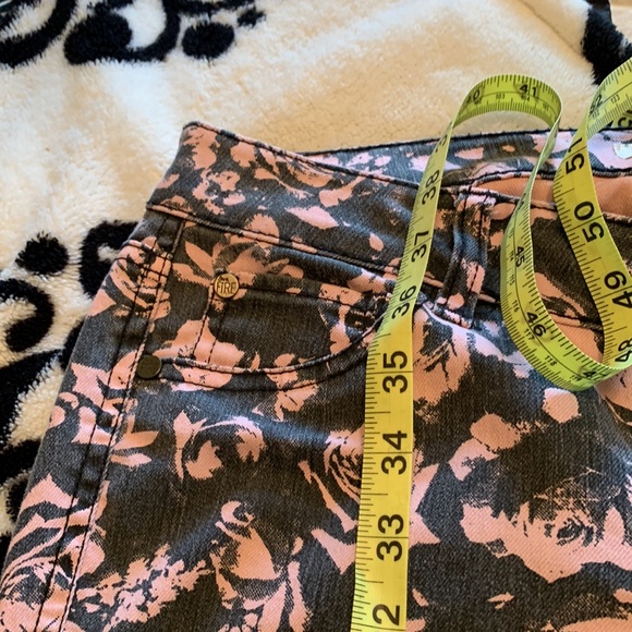 Almost new, only worn once. You will love the way it looks. - Picture 4 of 5